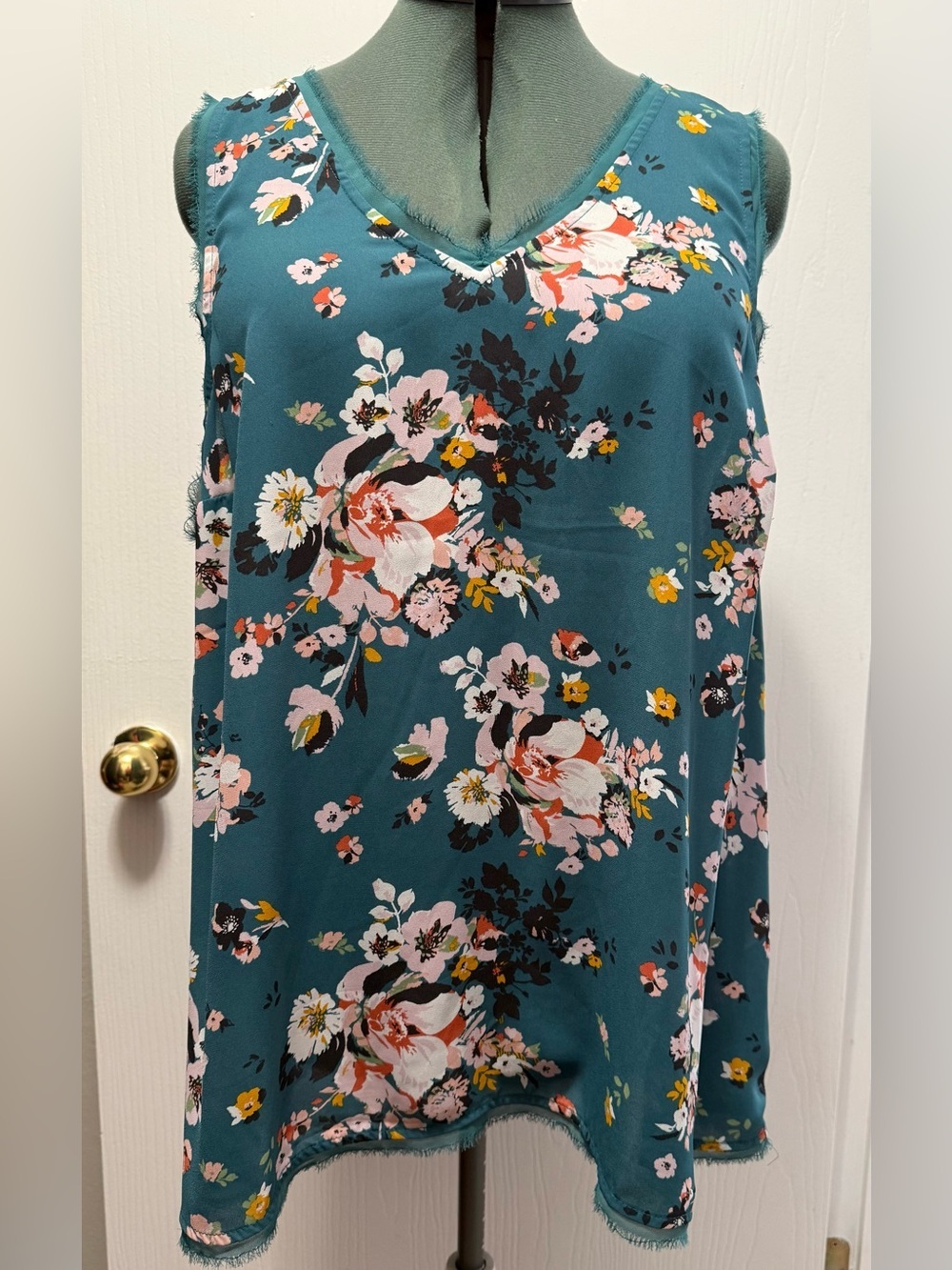 Torrid Georgette Raw Edge V-Neck Tank Teal Floral Flowy Sleeveless Top  Size 2X